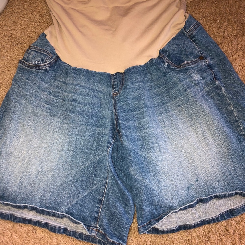 Maternity shorts